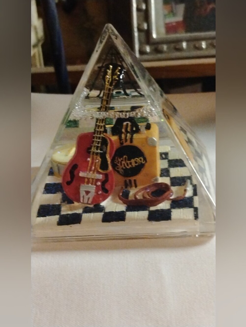 Rock And Roll Hall Of Fame Limited Edition Pyramid Paperweight Gibson L-7 Guitar